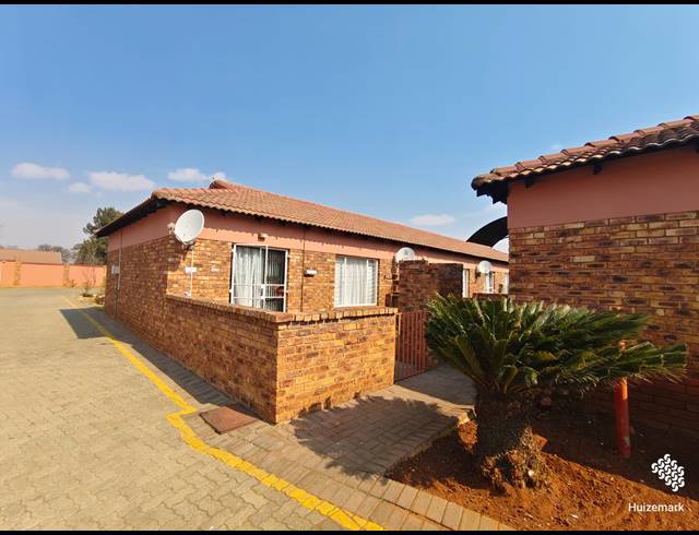 2 BEDROOM TOWNHOUSE TO LET IN VAALPARK